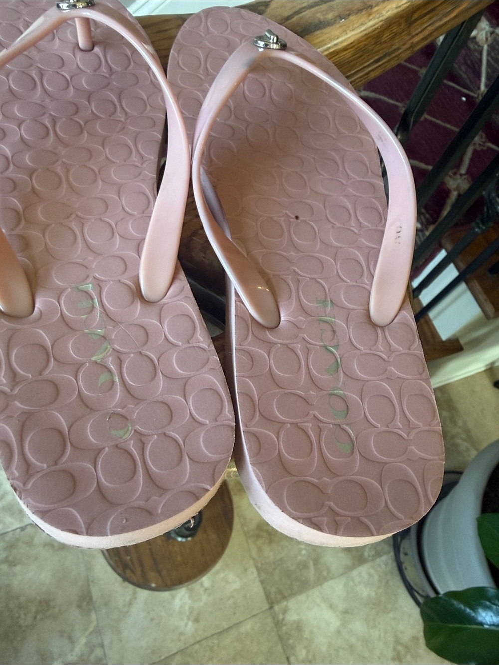 COACH ABBIGAIL ladies flip-flops preowned good condition size 9 - Picture 3 of 10